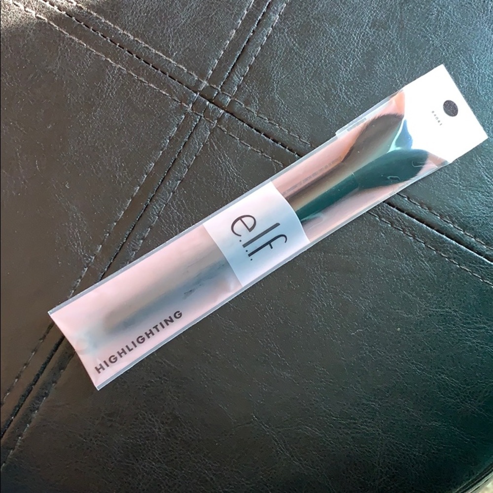 BNIB e.l.f. Highlighting Brush